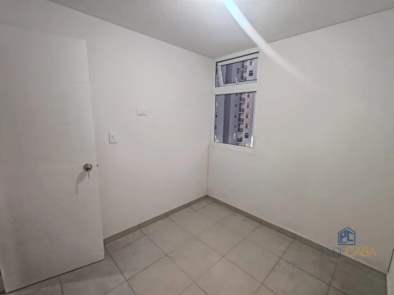 EXCELENTE APARTAMENTO EN VIAS DE SAN RAFAEL ZONA 18 — Apartamento en Alquiler en Zona 18, Guatemala, Ciudad — foto 6 de 9