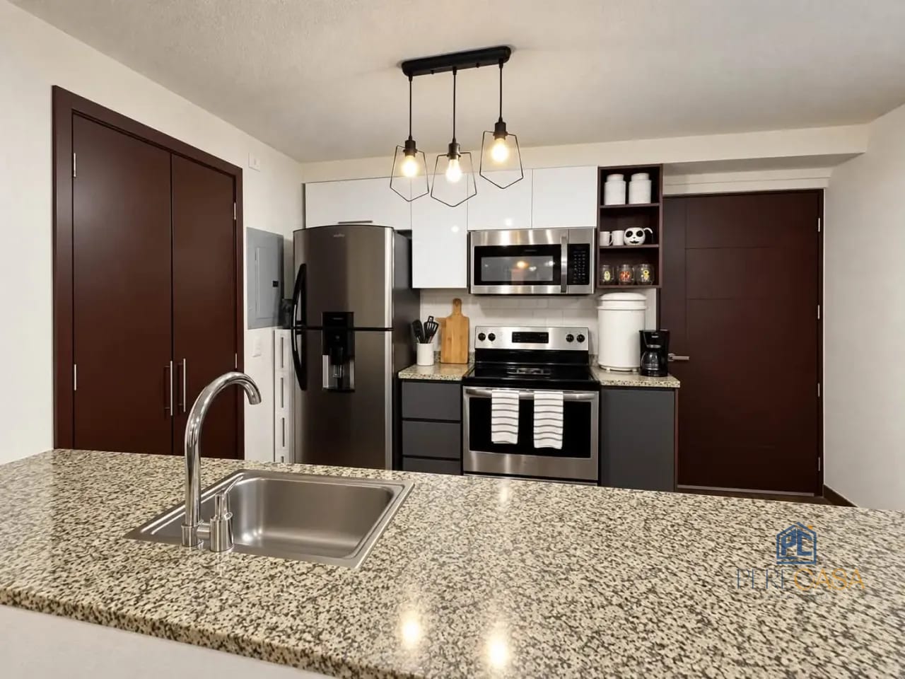 Apartamento en Venta Senderos Zona 16 Primer Nivel con Jardin. — Apartamento en Venta en senderos, Zona 16, Guatemala, Ciudad — foto 2 de 11