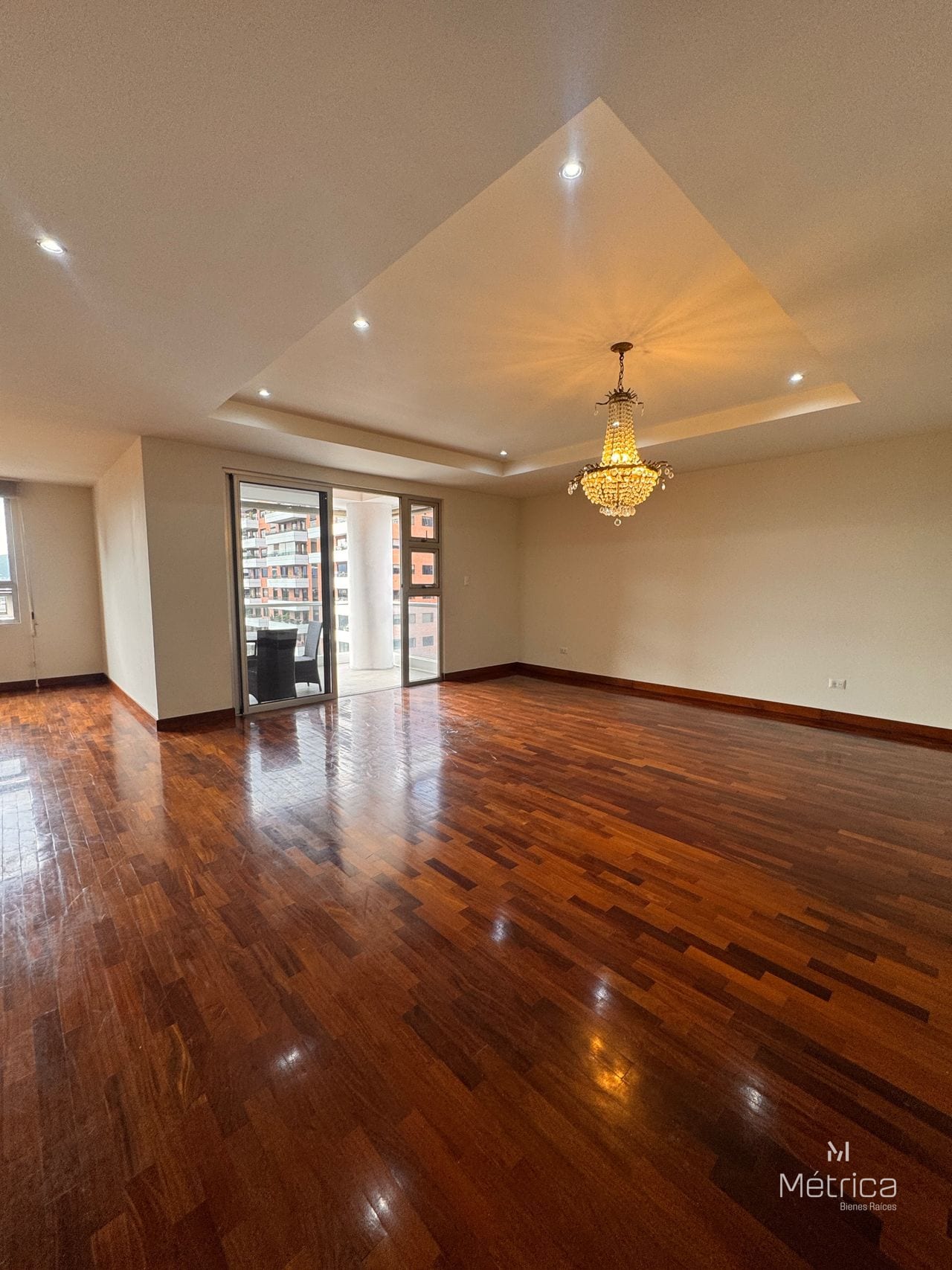 Amplio apartamento en Akoya zona 14 — Apartamento en Venta en Akoya, Zona 14, Guatemala, Ciudad — foto 1 de 16