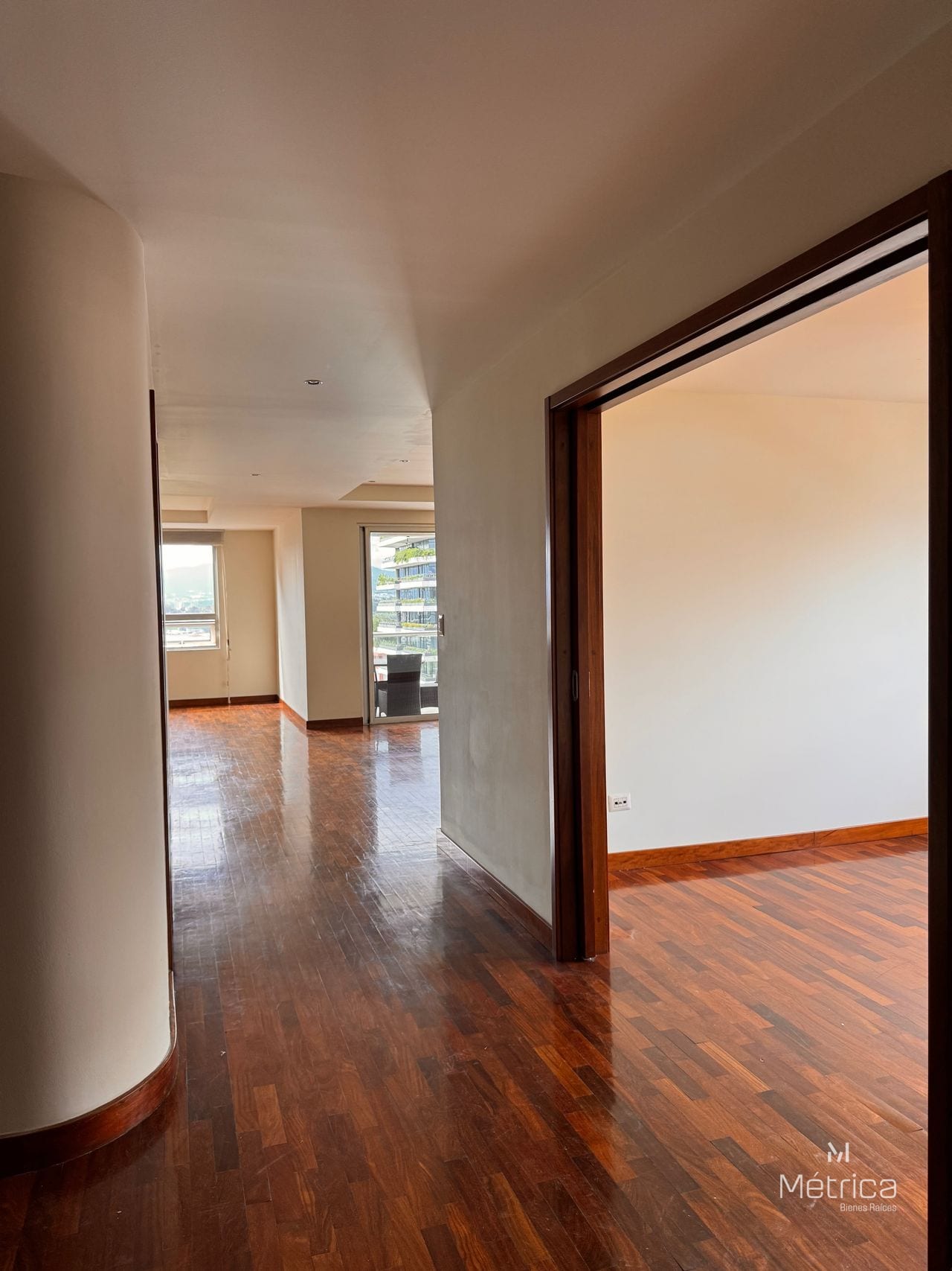 Amplio apartamento en Akoya zona 14 — Apartamento en Venta en Akoya, Zona 14, Guatemala, Ciudad — foto 14 de 16