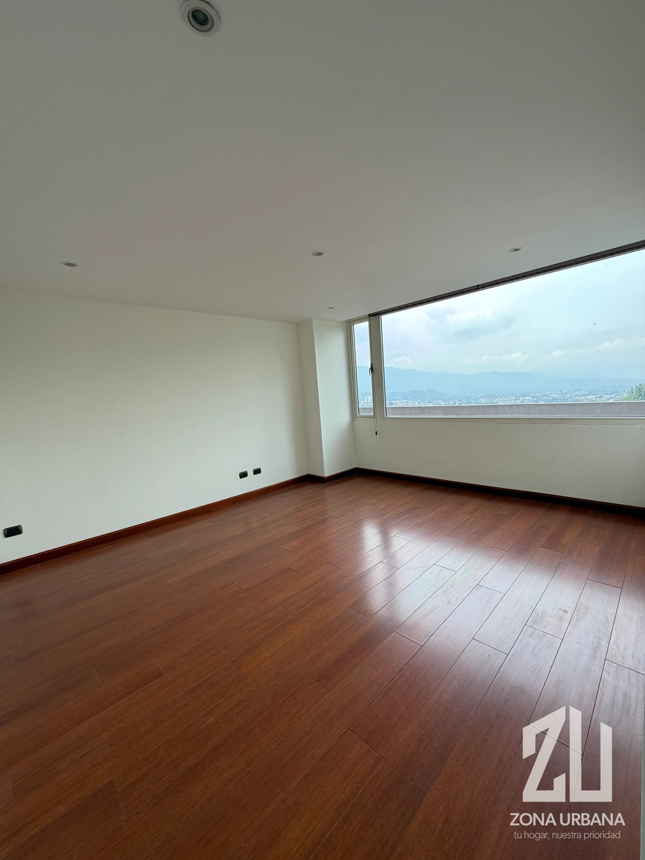 Amplio apartamento de 2 dormitorios con cocina equipada en Zona 14 — Apartamento en Alquiler en Marqués del Valle, Zona 14, Guatemala, Ciudad — foto 2 de 12