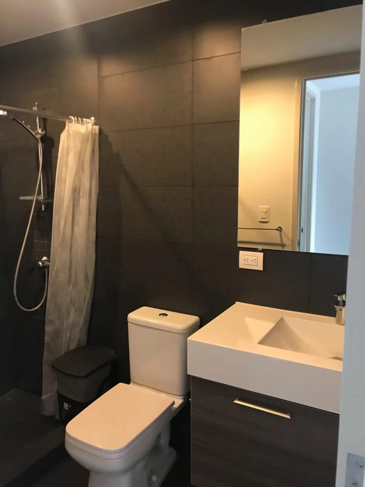 VENDO / RENTO APARTAMENTO EN EDIFICIO VEINTI4 ZONA 10 — Apartamento en Alquiler en Veinti4, Zona 10, Guatemala, Ciudad — foto 9 de 17