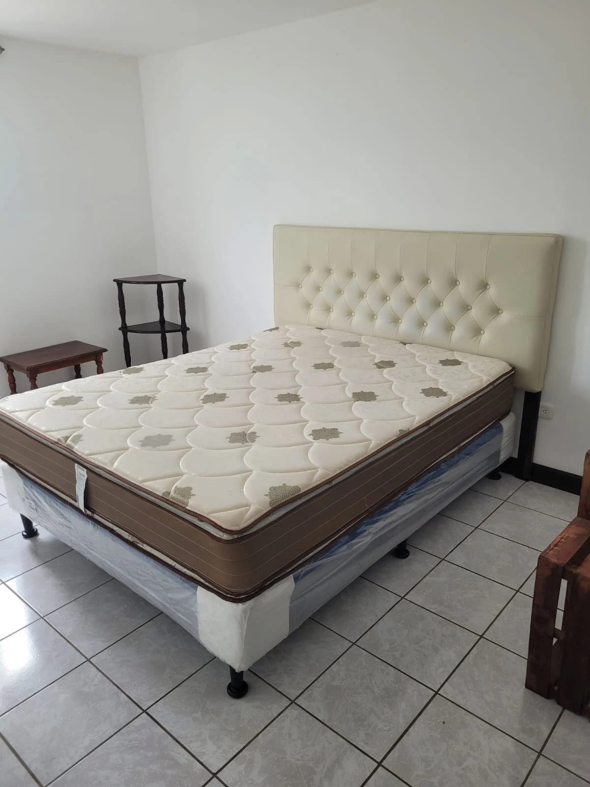 ALQUILO APARTAMENTO EN EDIFICIO PEQUEÑO HACIENDA REAL ZONA 16 — Apartamento en Alquiler en Hacienda Real, Zona 16, Guatemala, Ciudad — foto 6 de 6