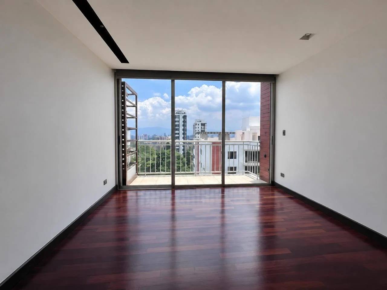 Apartamento en Venta, Amplio E Iluminado en Edificio Midori Vh I Zona — Apartamento en Venta en Midori, Zona 15, Guatemala, Ciudad — foto 1 de 8