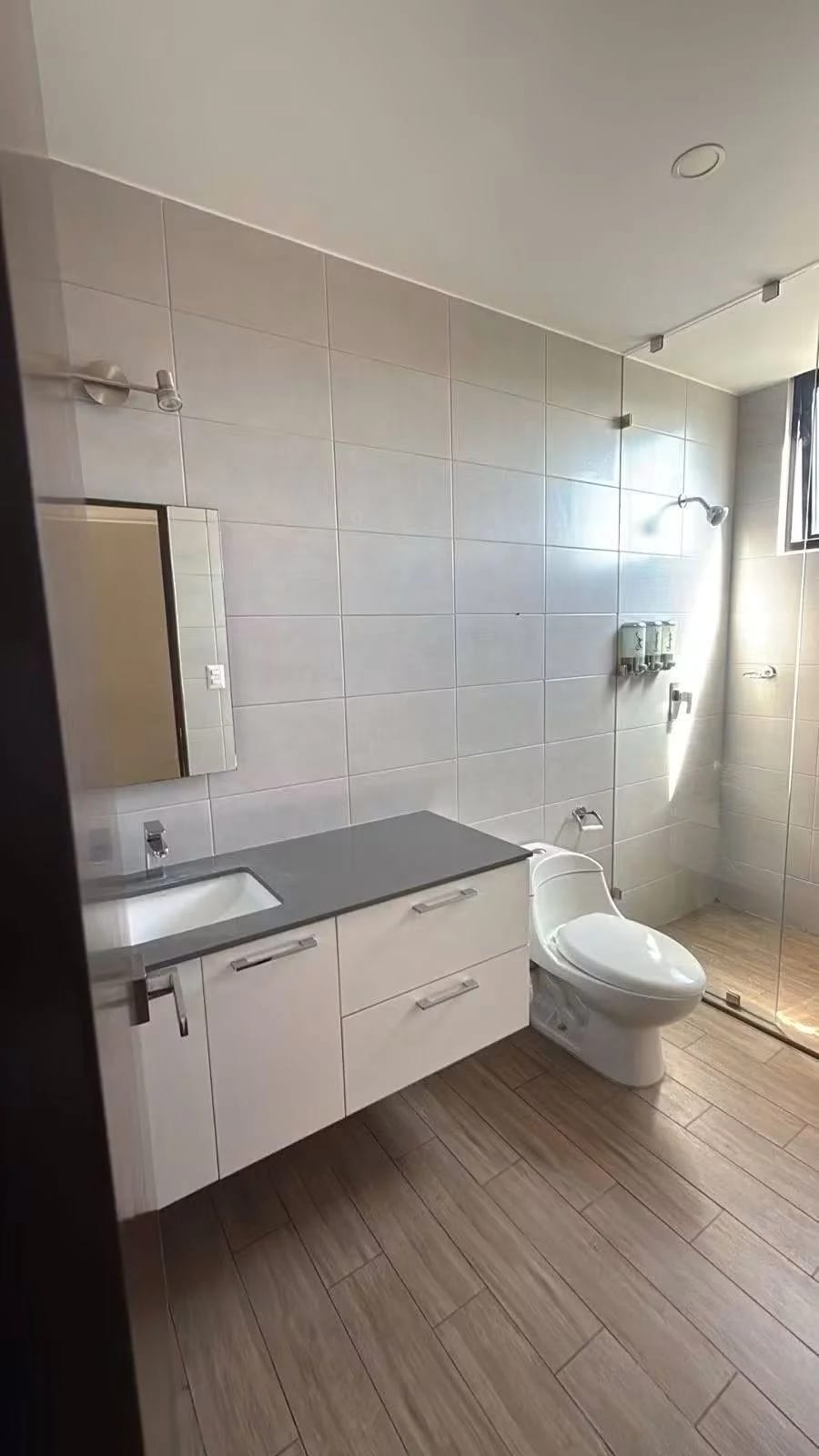 Apartamento en Renta Zona 15 Vh II Edificio Avenik — Apartamento en Alquiler en Avenik, Zona 15, Guatemala, Ciudad — foto 8 de 17