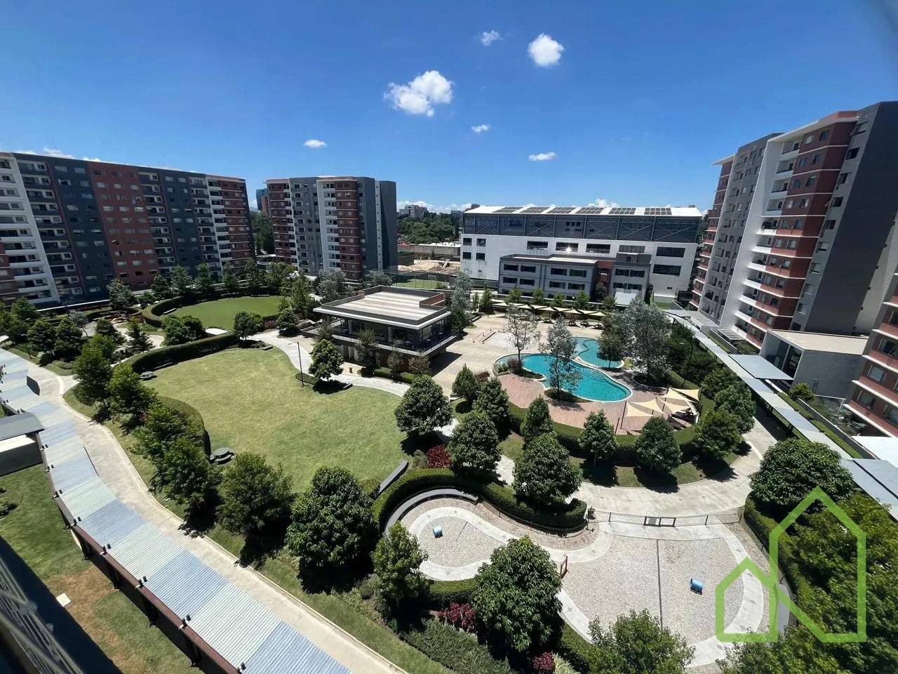 Apartamento con jardín, Primer nivel , Plaza Segheria zona 14 — Apartamento en Venta en La Villa, Zona 14, Guatemala, Ciudad — foto 1 de 7