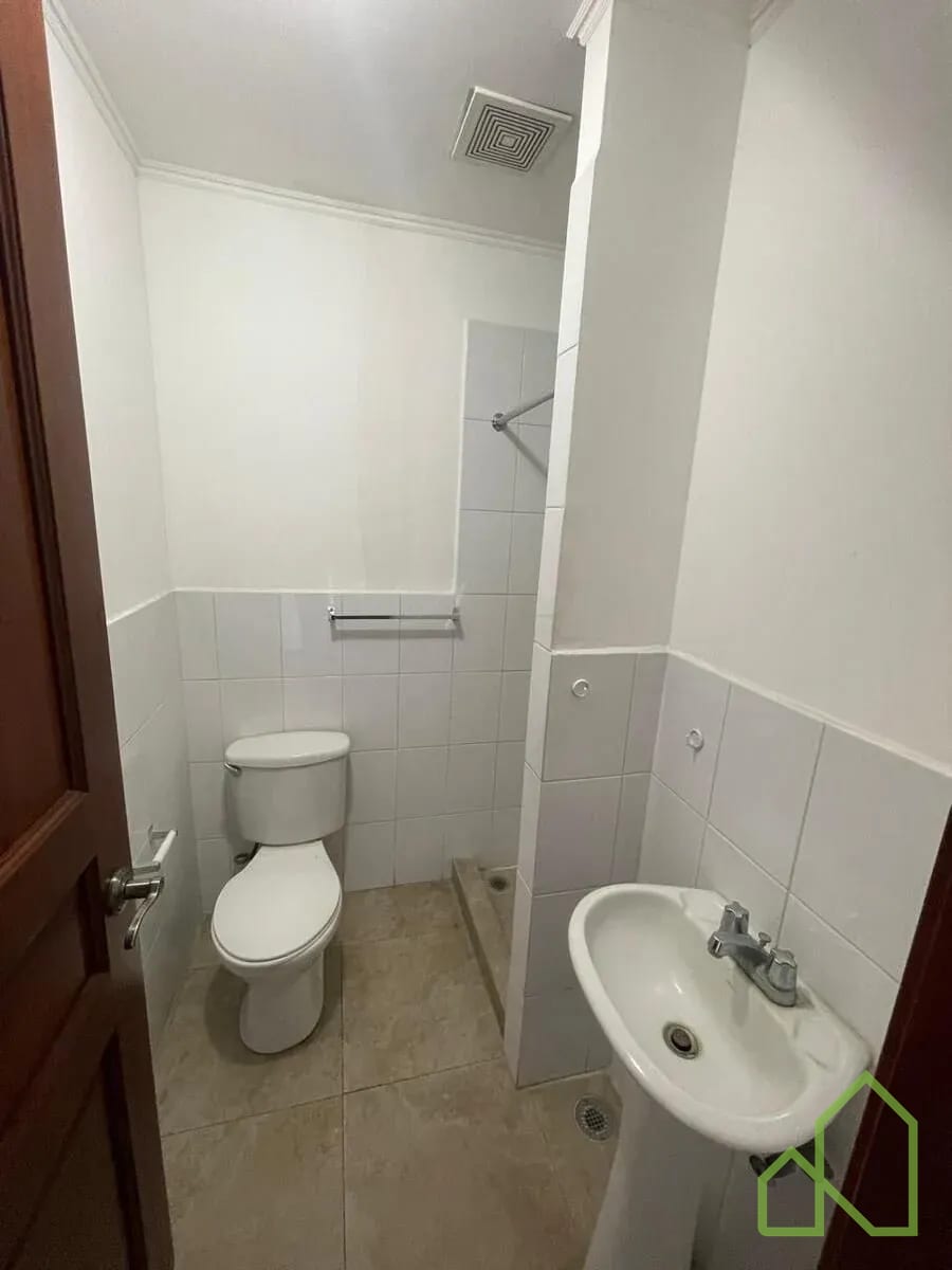 Apartamento 2hab en Alquiler en Tadeus - Image 4