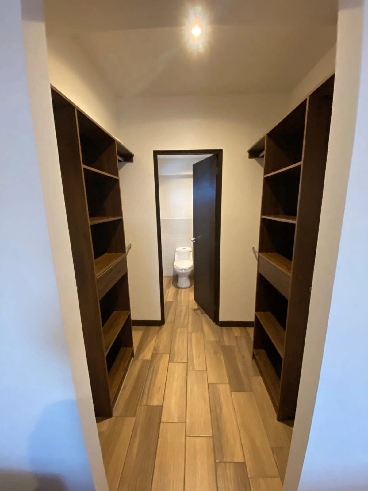 Apartamento Amueblado en Torre Pamplona — Apartamento en Alquiler en Torre Pamplona 14 Calle, Zona 12, Guatemala, Ciudad — foto 6 de 7