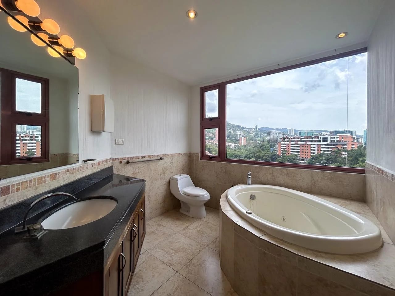Lindo Penthouse en Venta Zona 15, Vista Hermosa 1 — Apartamento en Venta en Zona 15, Guatemala, Ciudad — foto 9 de 16
