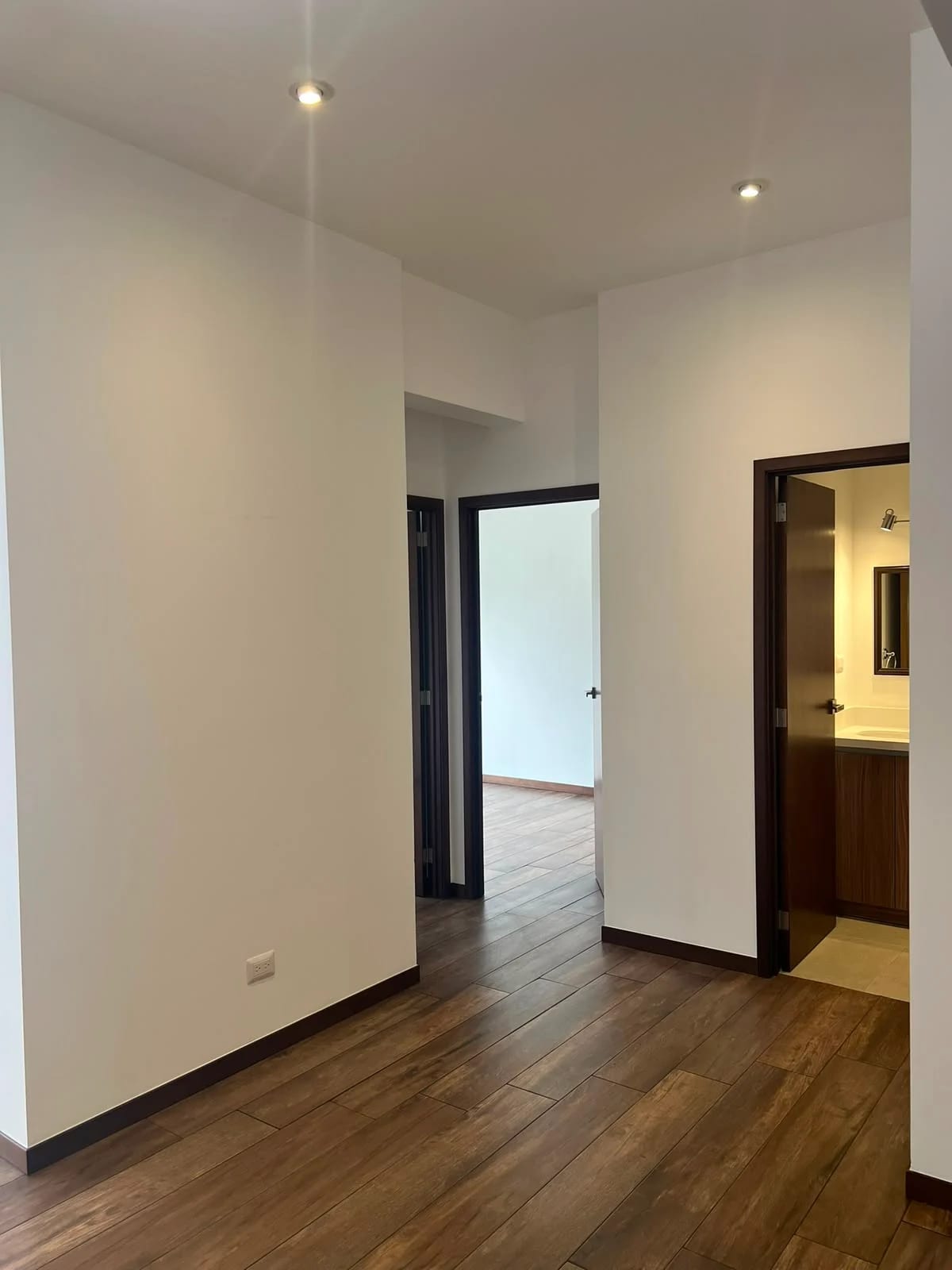 Apartamento en renta, zona 10 — Apartamento en Alquiler en Brunelo, Zona 10, Guatemala, Ciudad — foto 3 de 10