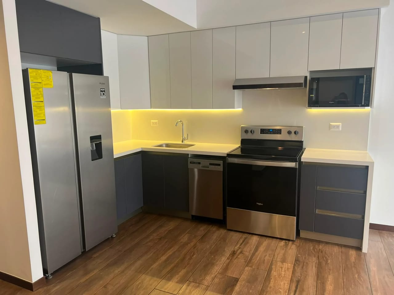 Apartamento en renta, zona 10 — Apartamento en Alquiler en Brunelo, Zona 10, Guatemala, Ciudad — foto 1 de 10