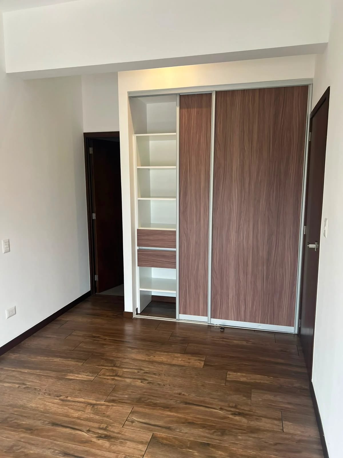 Apartamento en renta, zona 10 — Apartamento en Alquiler en Brunelo, Zona 10, Guatemala, Ciudad — foto 8 de 10