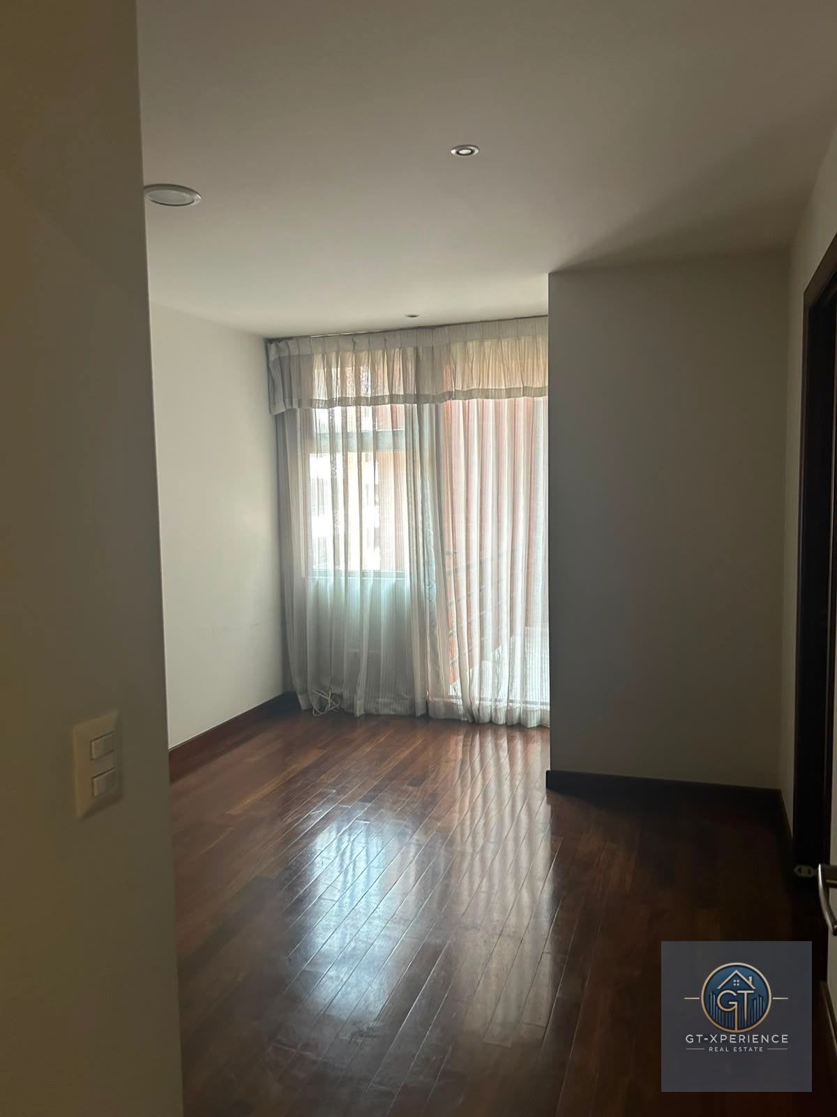 Lindo y amplio apartamento en Edificio de zona 10 — Apartamento en Venta en Zona 10, Guatemala, Ciudad — foto 3 de 7