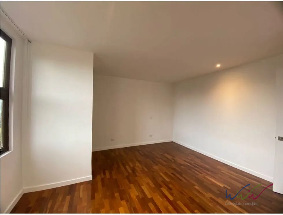 Dormitorio 3 — Rento amplio apartamento de 242m2 en edificio Lucca, Zona 10 — Apartamento en Alquiler en Lucca, Zona 10, Guatemala, Ciudad — foto 5 de 17