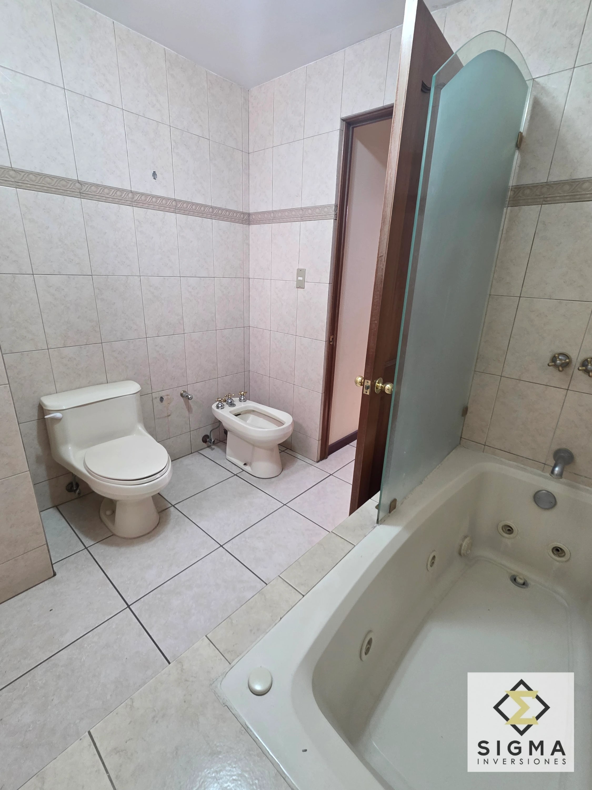 EN VENTA: Amplio apartamento en zona 10, Cerca de la Estación — Apartamento en Venta en Zona 10, Guatemala, Ciudad — foto 14 de 17