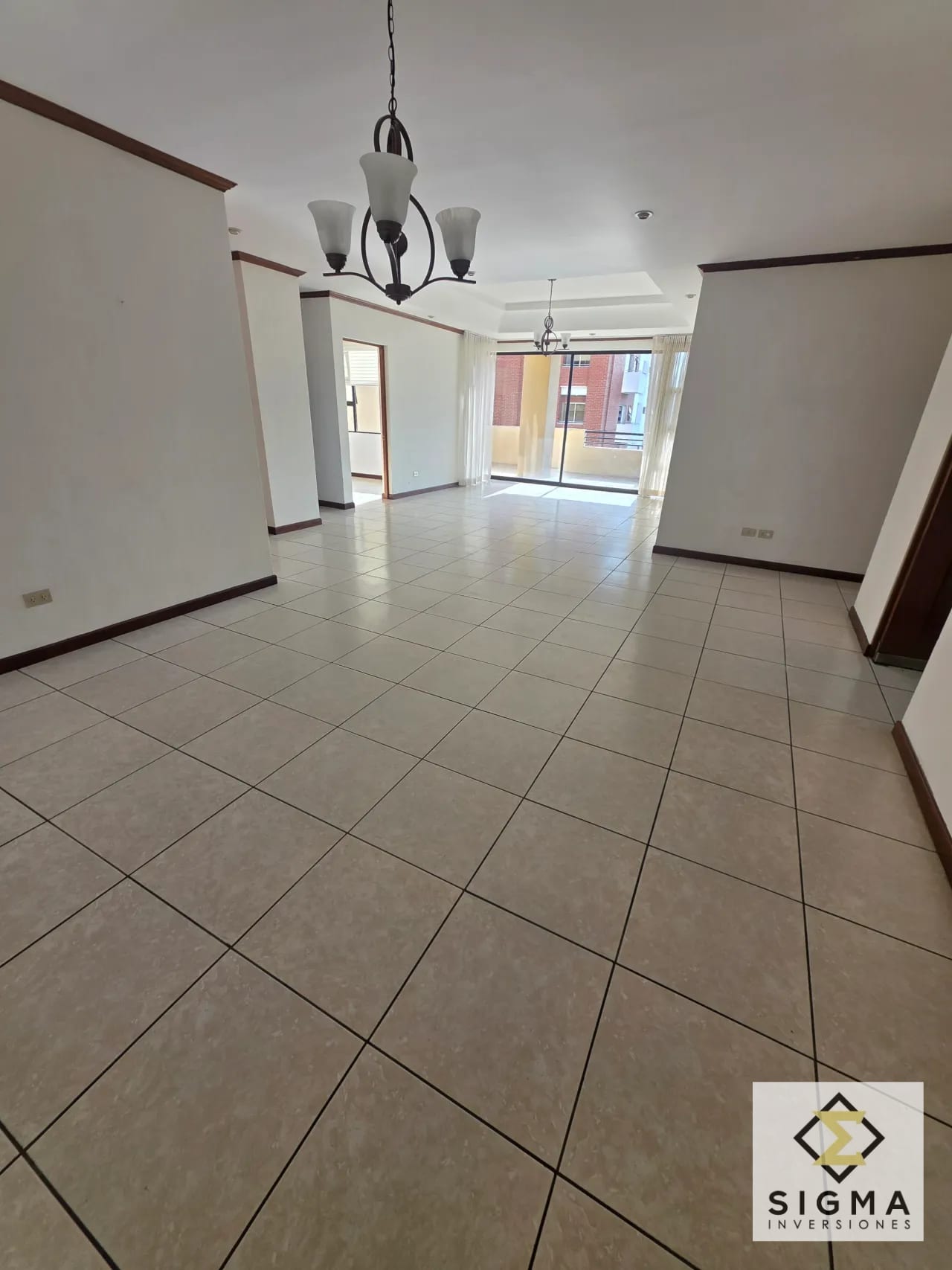 Apartamento en Venta, Zona 10, para remodelar. Cerca de CC La Estación — Apartamento en Venta en Torre Castelar, Zona 10, Guatemala, Ciudad — foto 2 de 17