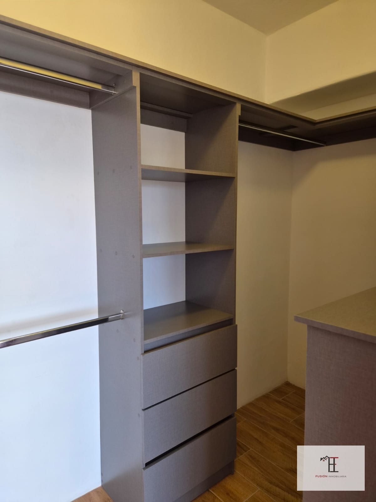 Rento apartamento con linda vista, totalmente remodelado en Villasbosq — Apartamento en Alquiler en Villalbosque, Zona 14, Guatemala, Ciudad — foto 8 de 11