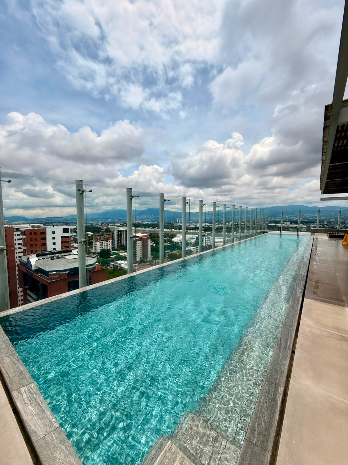 APARTAMENTO DE LUJO VENTA/RENTA ZONA 14 — Apartamento en Alquiler en Zona 14, Guatemala, Ciudad — foto 14 de 17