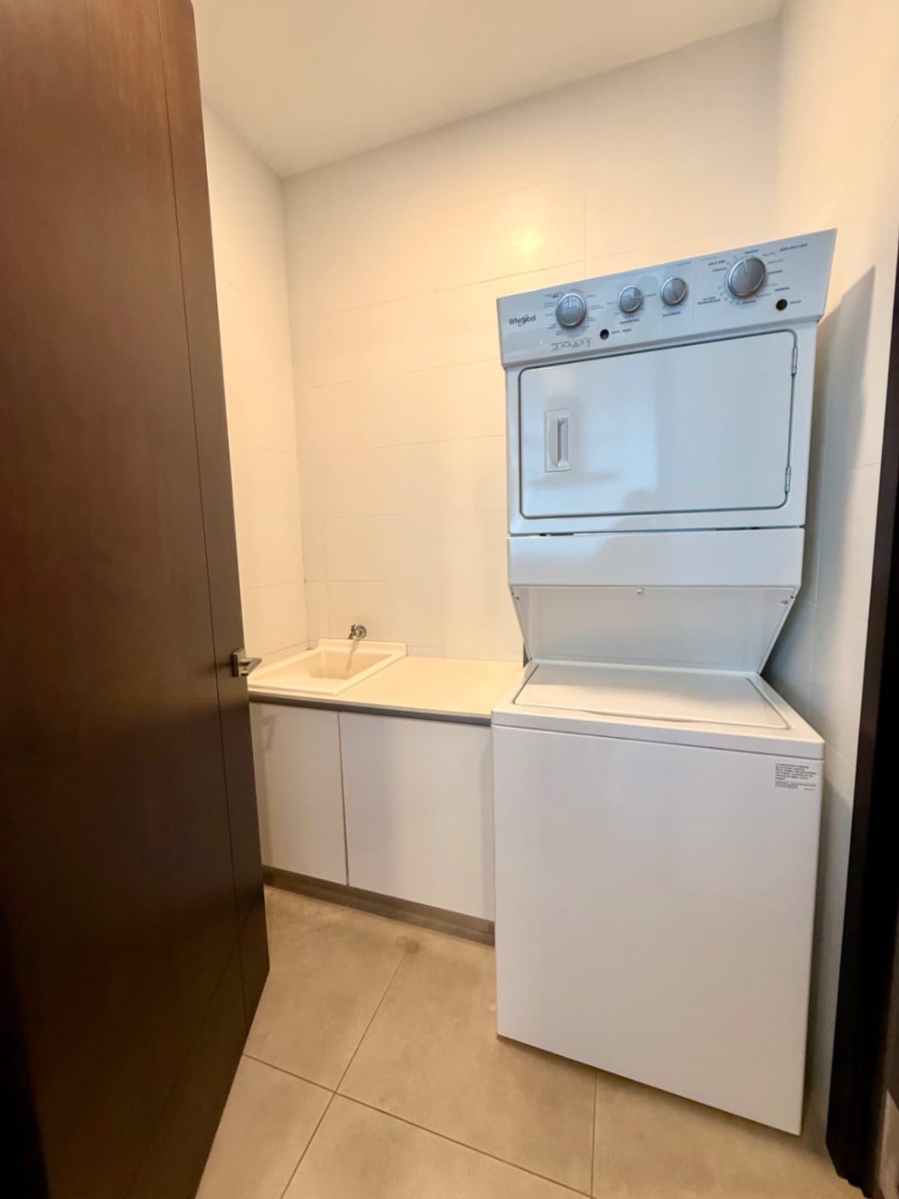 MODERNO APARTAMENTO EN RENTA/VENTA ZONA 14 — Apartamento en Alquiler en Zona 14, Guatemala, Ciudad — foto 6 de 17