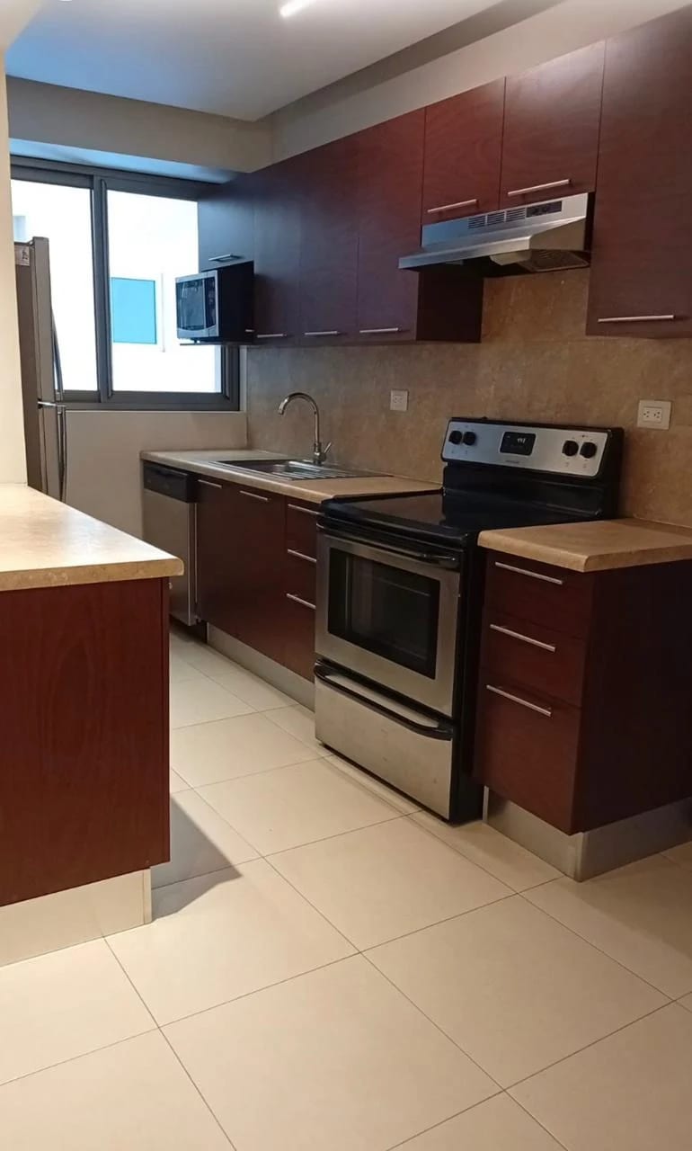 Apto en renta en zona 14 — Apartamento en Alquiler en Zona 14, Guatemala, Ciudad — foto 1 de 7