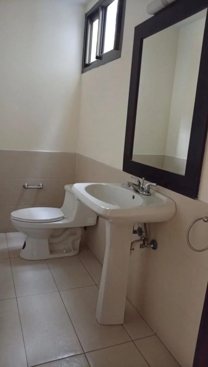 Apto en renta en zona 14, edificio antiguo — Apartamento en Alquiler en Zona 14, Guatemala, Ciudad — foto 7 de 8