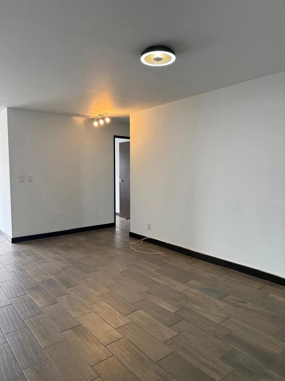 Apto en renta en zona 10!! — Apartamento en Alquiler en Zona 10, Guatemala, Ciudad — foto 4 de 8