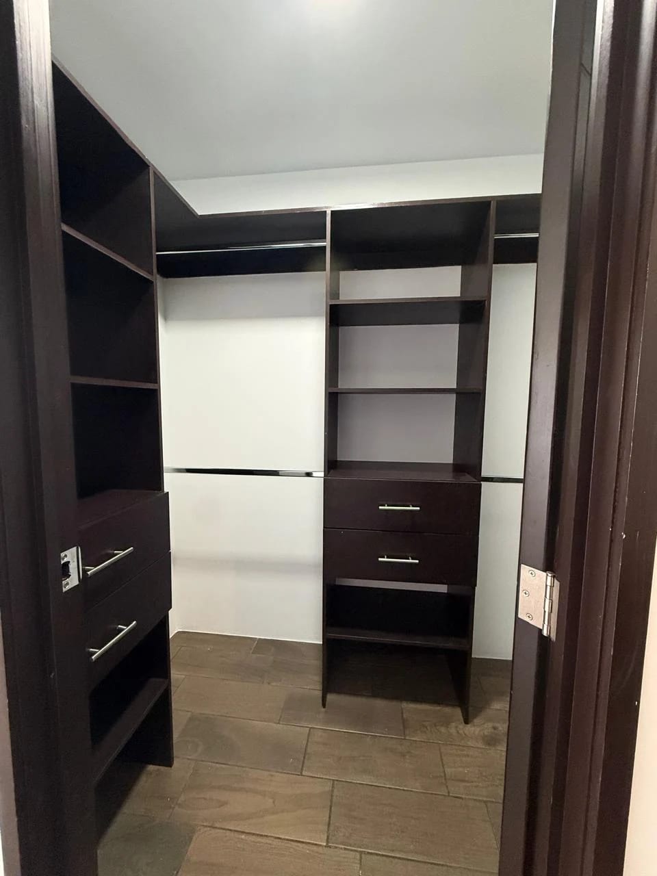 Apto en renta en zona 10!! — Apartamento en Alquiler en Zona 10, Guatemala, Ciudad — foto 5 de 8