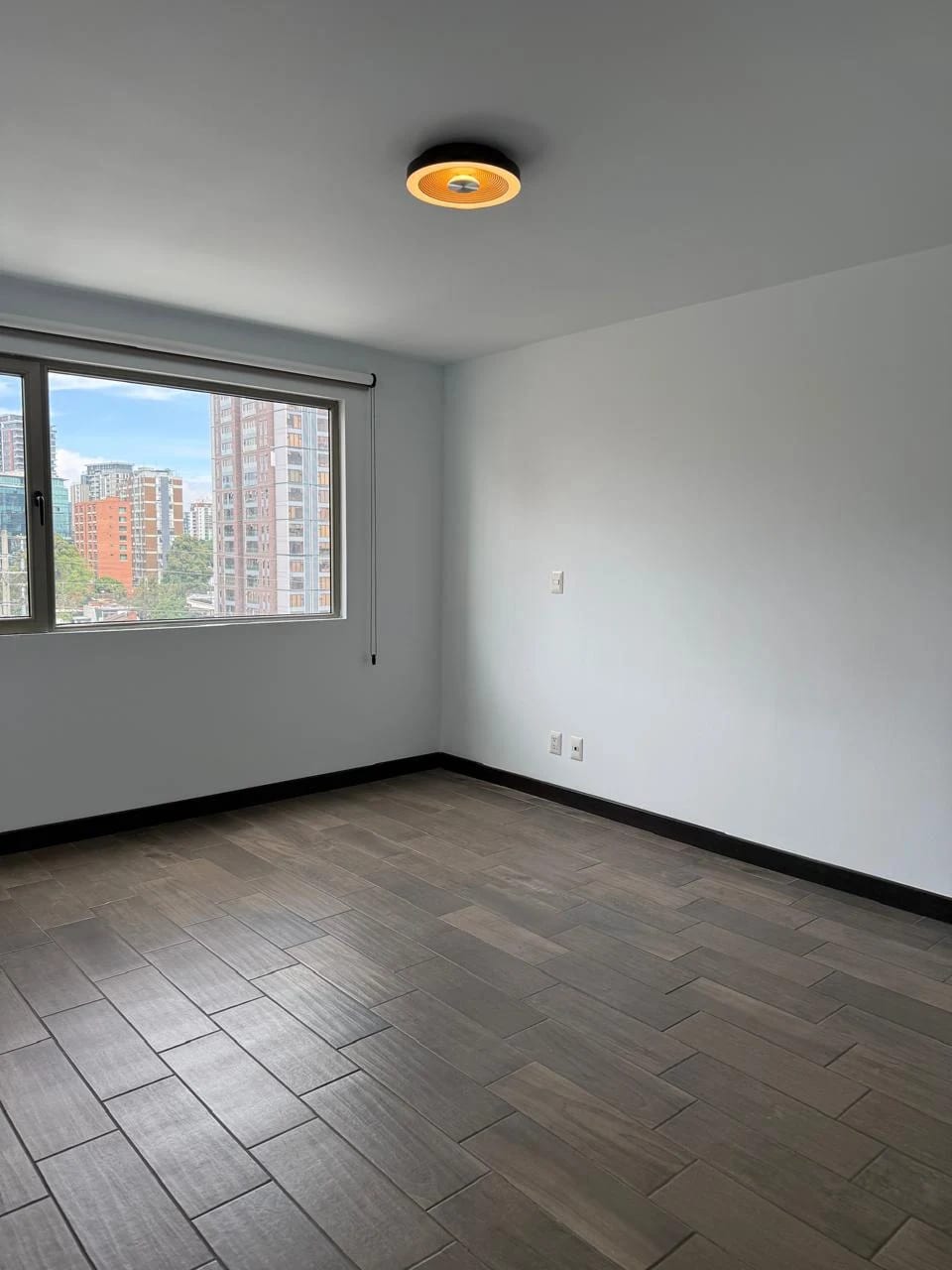 Apto en renta en zona 10!! — Apartamento en Alquiler en Zona 10, Guatemala, Ciudad — foto 3 de 8