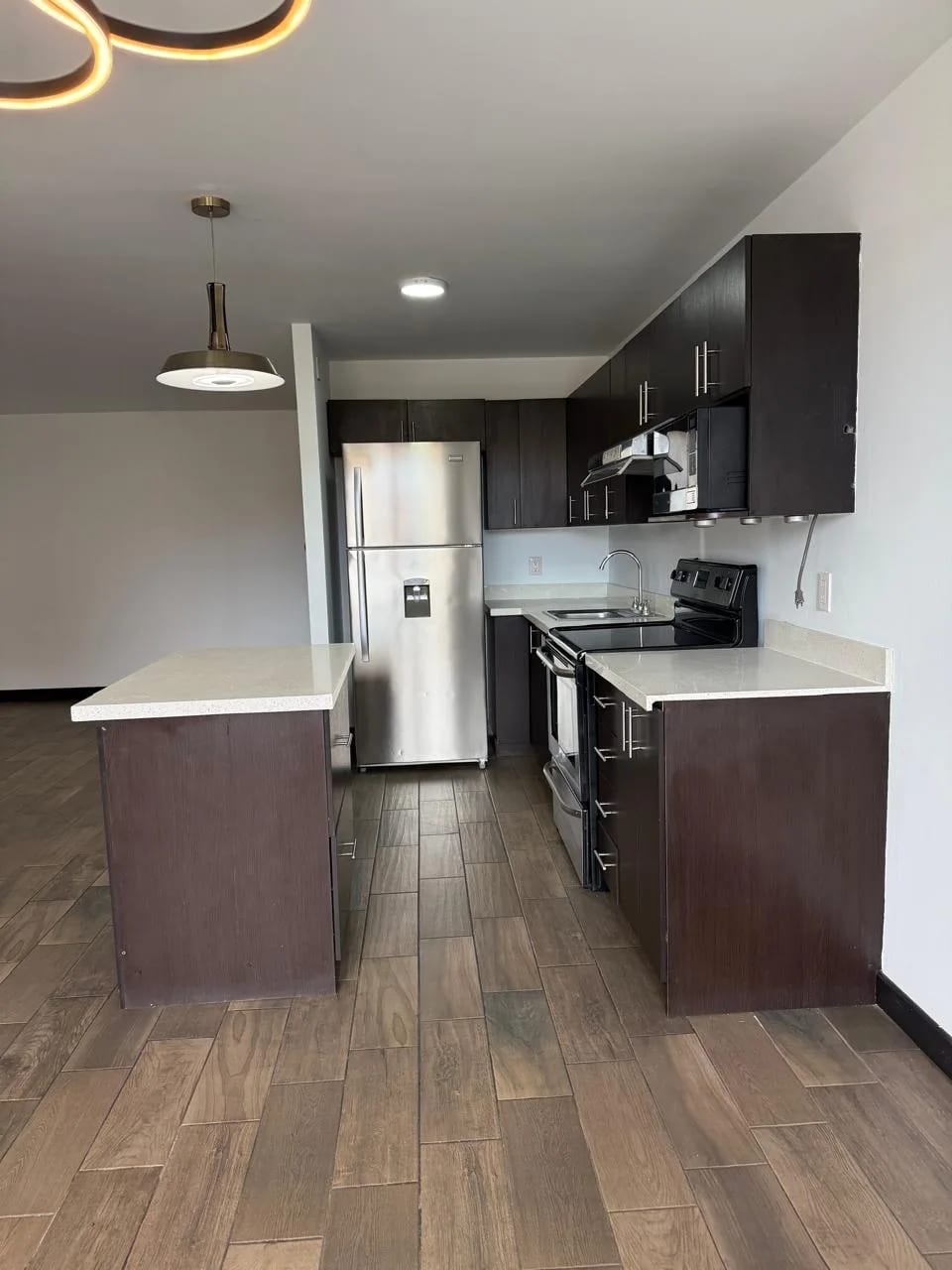Apto en renta en zona 10!! — Apartamento en Alquiler en Zona 10, Guatemala, Ciudad — foto 1 de 8