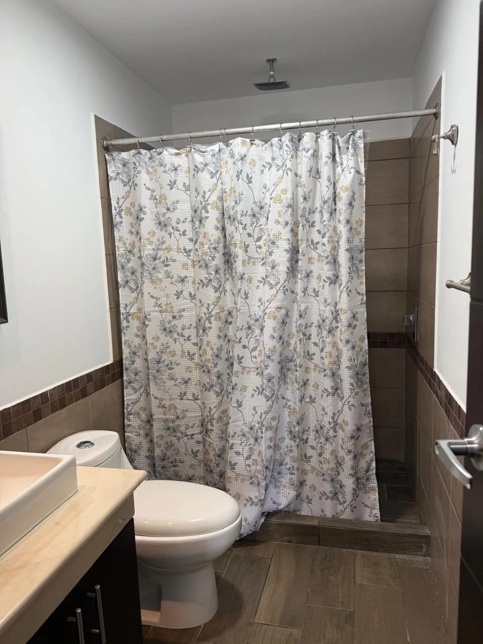 Apto en renta en zona 10!! — Apartamento en Alquiler en Zona 10, Guatemala, Ciudad — foto 8 de 8