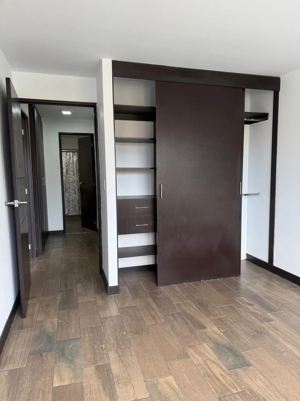Apto en renta en zona 10!! — Apartamento en Alquiler en Zona 10, Guatemala, Ciudad — foto 7 de 8