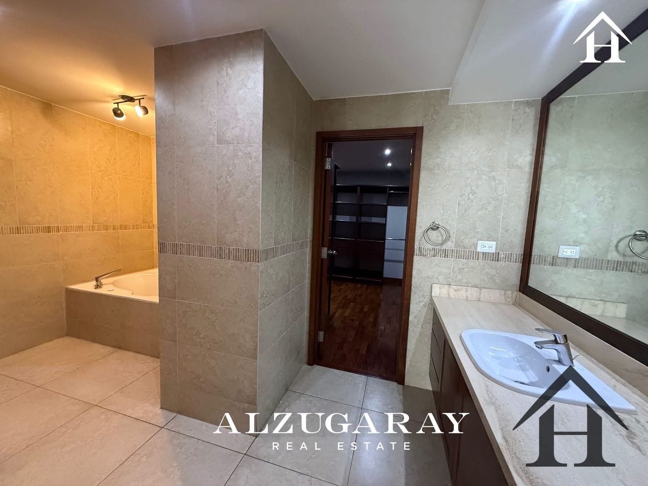 Apartamento nivel completo Edif AKOYA zona 14 — Apartamento en Venta en Akoya, Zona 14, Guatemala, Ciudad — foto 12 de 12