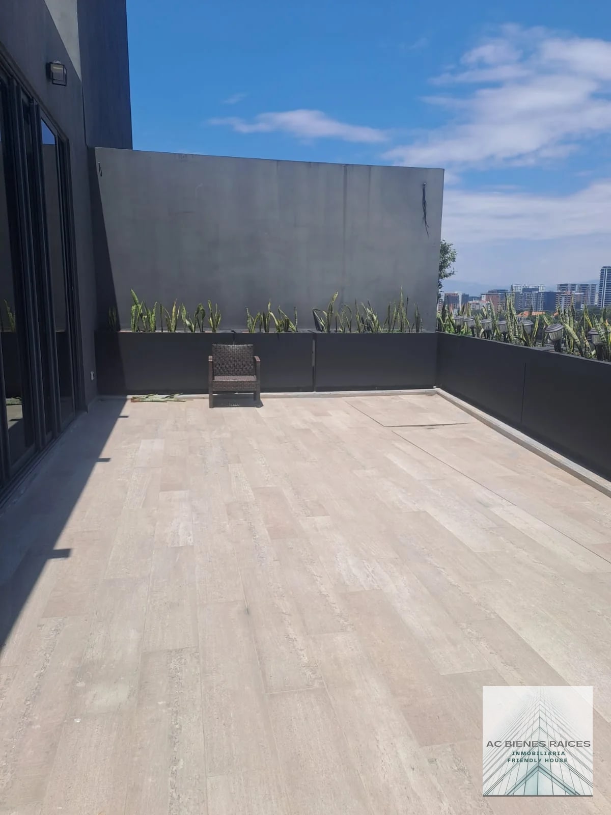 Apartamento con amplias terrazas zona 15 - 3