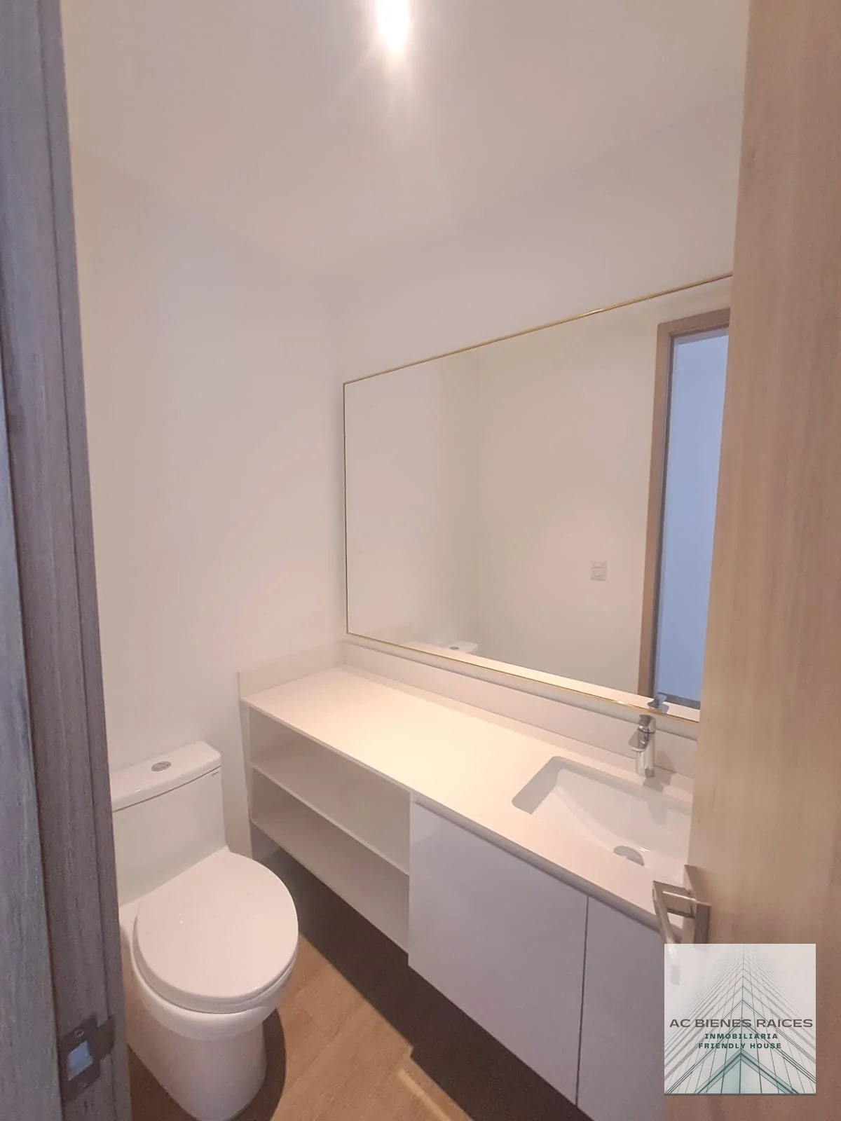 Apartamento con amplias terrazas zona 15 - 4