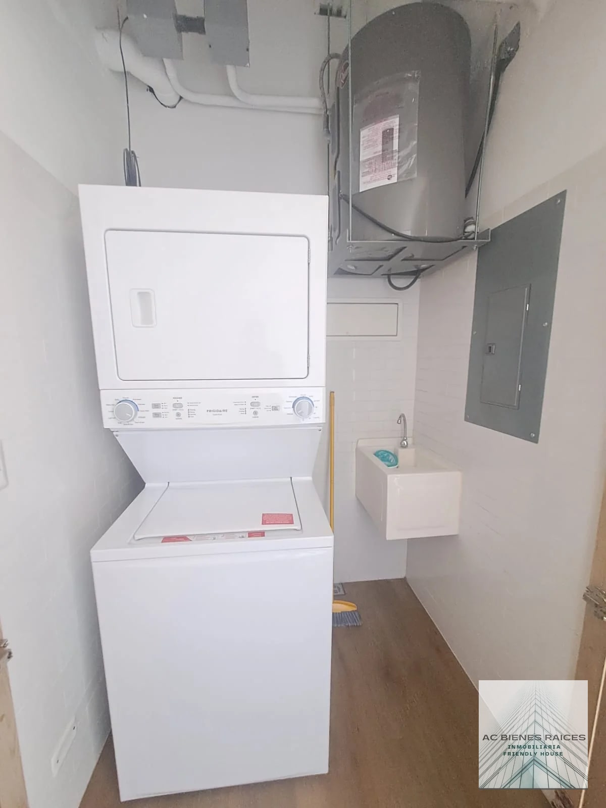 Apartamento con amplias terrazas zona 15 - 7