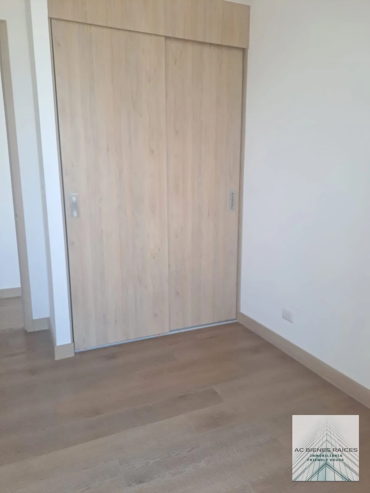 Apartamento con amplias terrazas zona 15 - 9