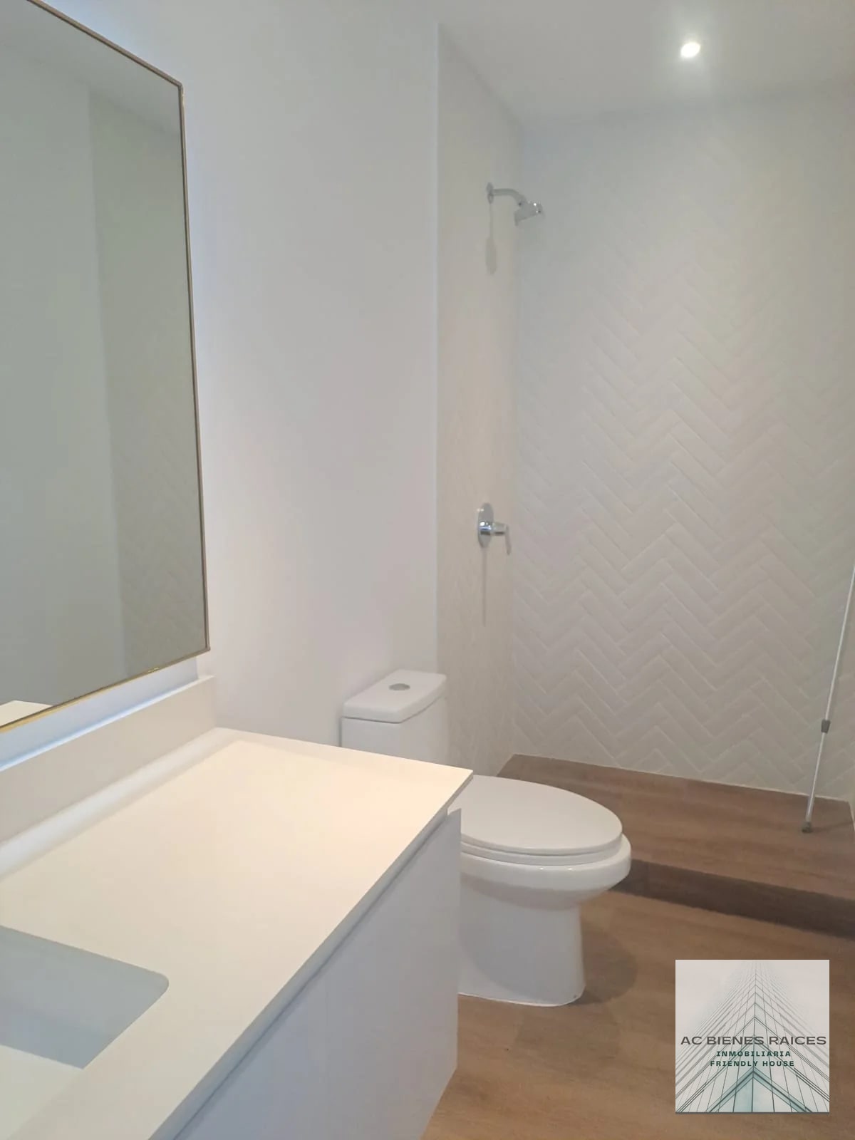 Apartamento con amplias terrazas zona 15 - 10