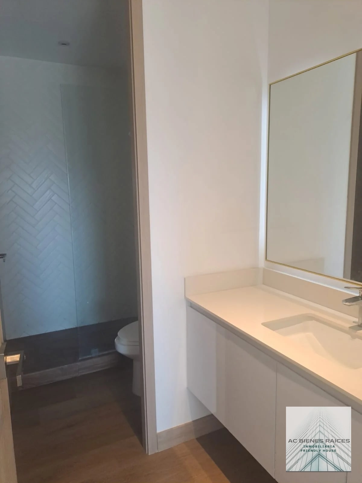 Apartamento con amplias terrazas zona 15 - 12
