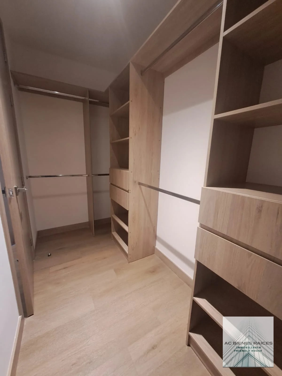 Apartamento con amplias terrazas zona 15 - 13