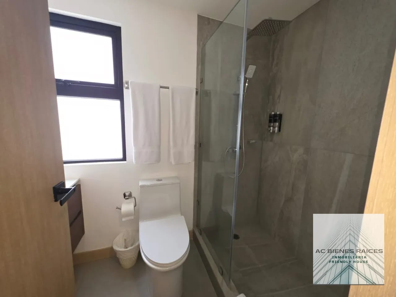 Renta amueblado en zona 10 2 habitaciones — Apartamento en Alquiler en Zona 10, Guatemala, Ciudad — foto 9 de 14