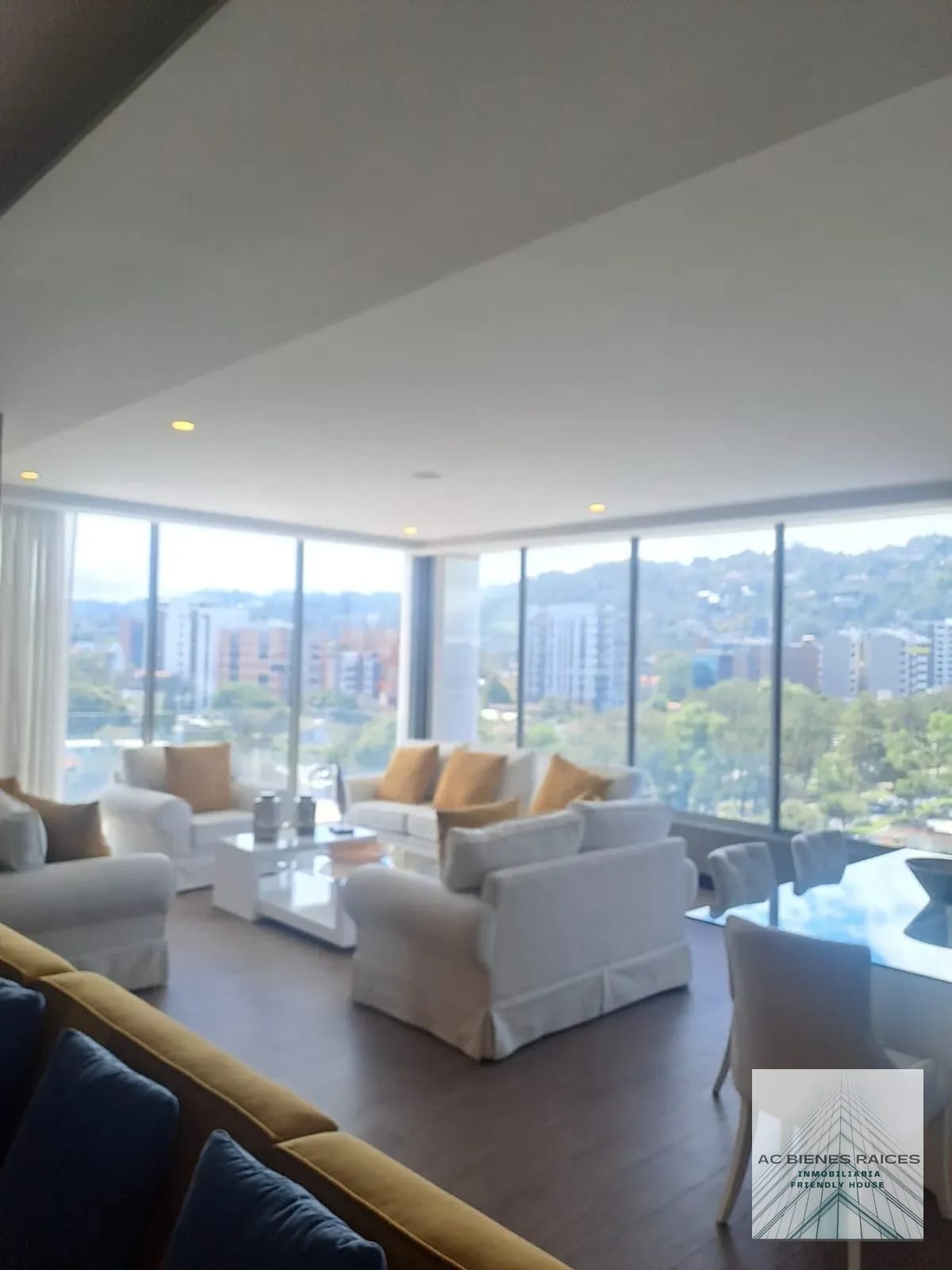Venta Lower Pent House Torre Caprese Zona 15 VH2 - Image 1