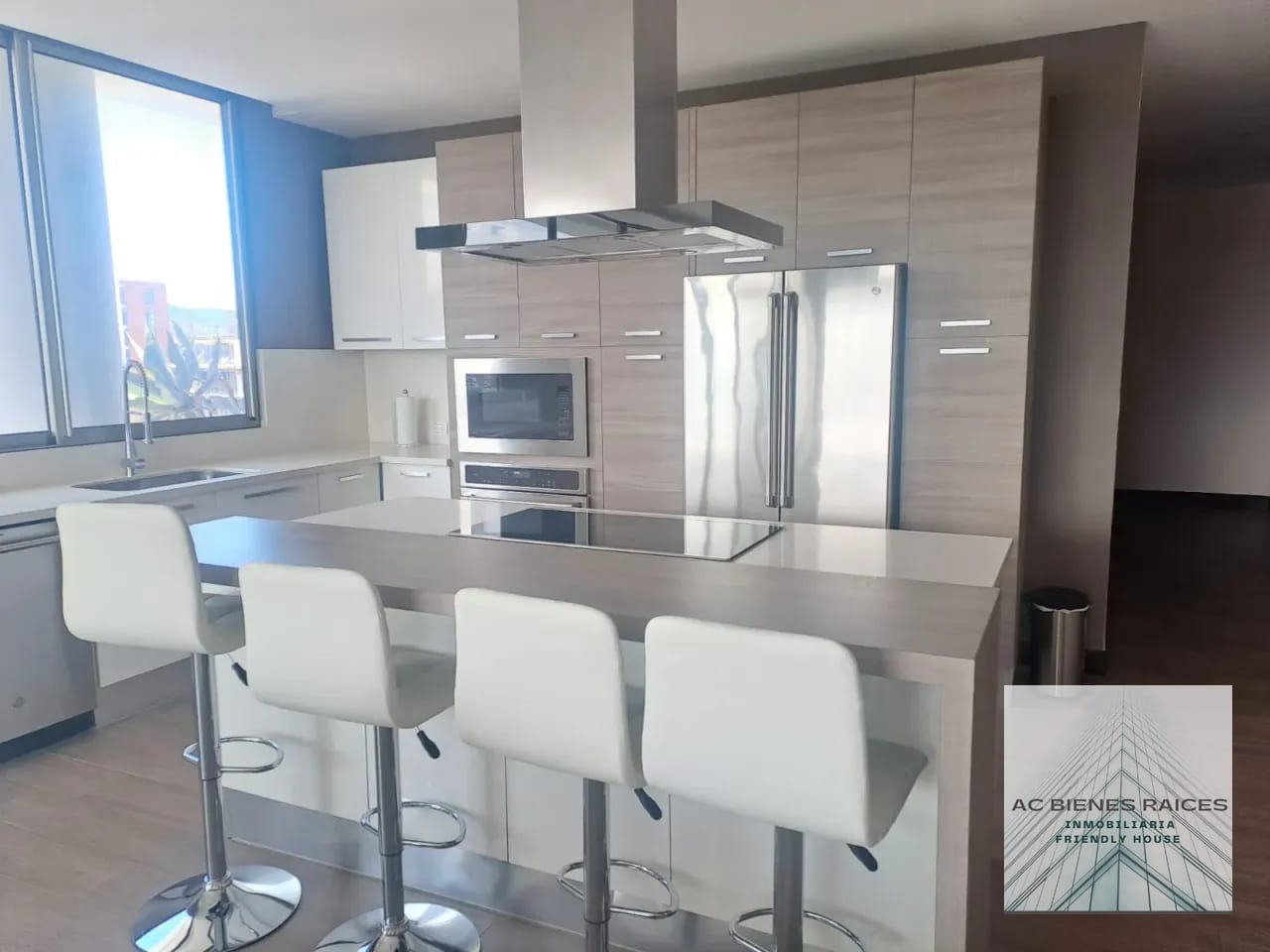 Venta Lower Pent House Torre Caprese Zona 15 VH2 - Image 3