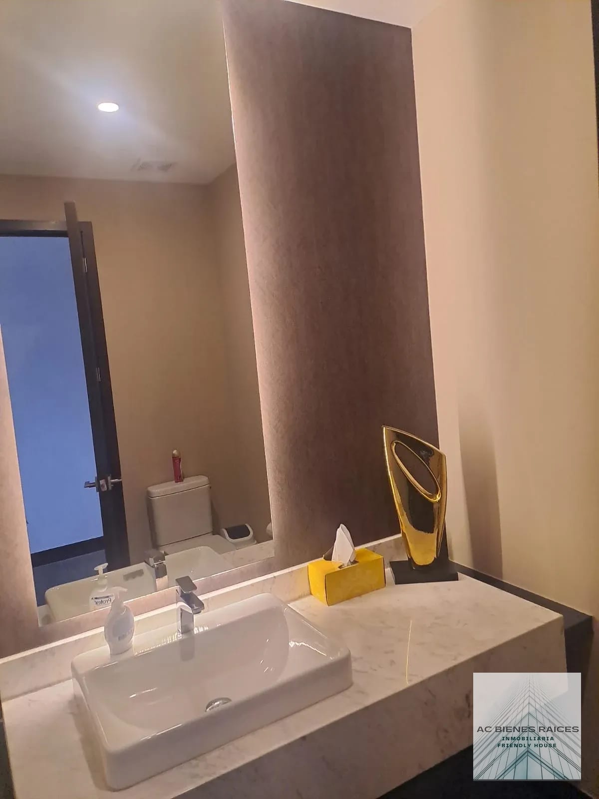 Venta Lower Pent House Torre Caprese Zona 15 VH2 - Image 4