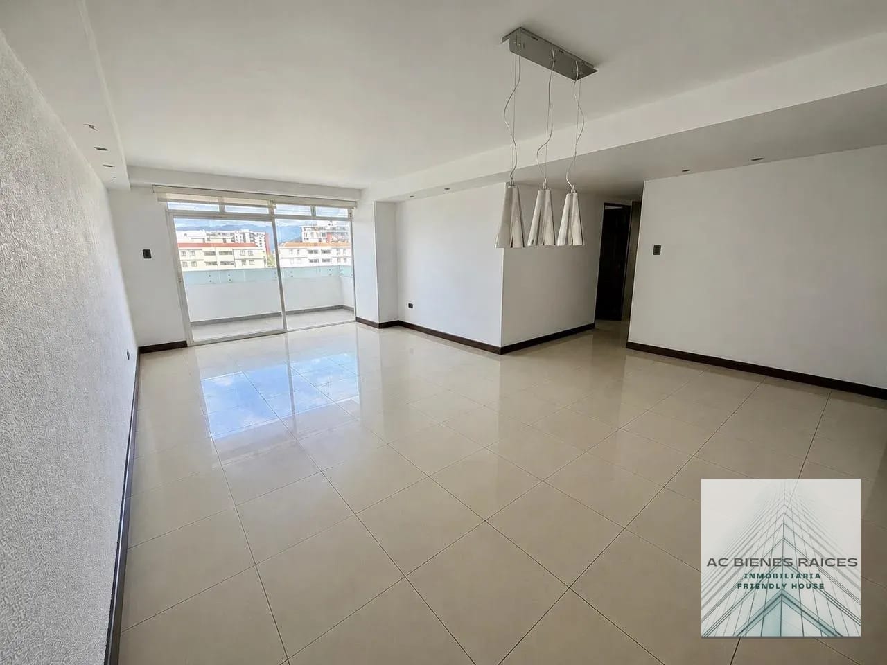 Villas de San Isidro zona 16 apto 3 habitaciones — Apartamento en Alquiler en Villas de San Isidro, Zona 16, Guatemala, Ciudad — foto 1 de 13