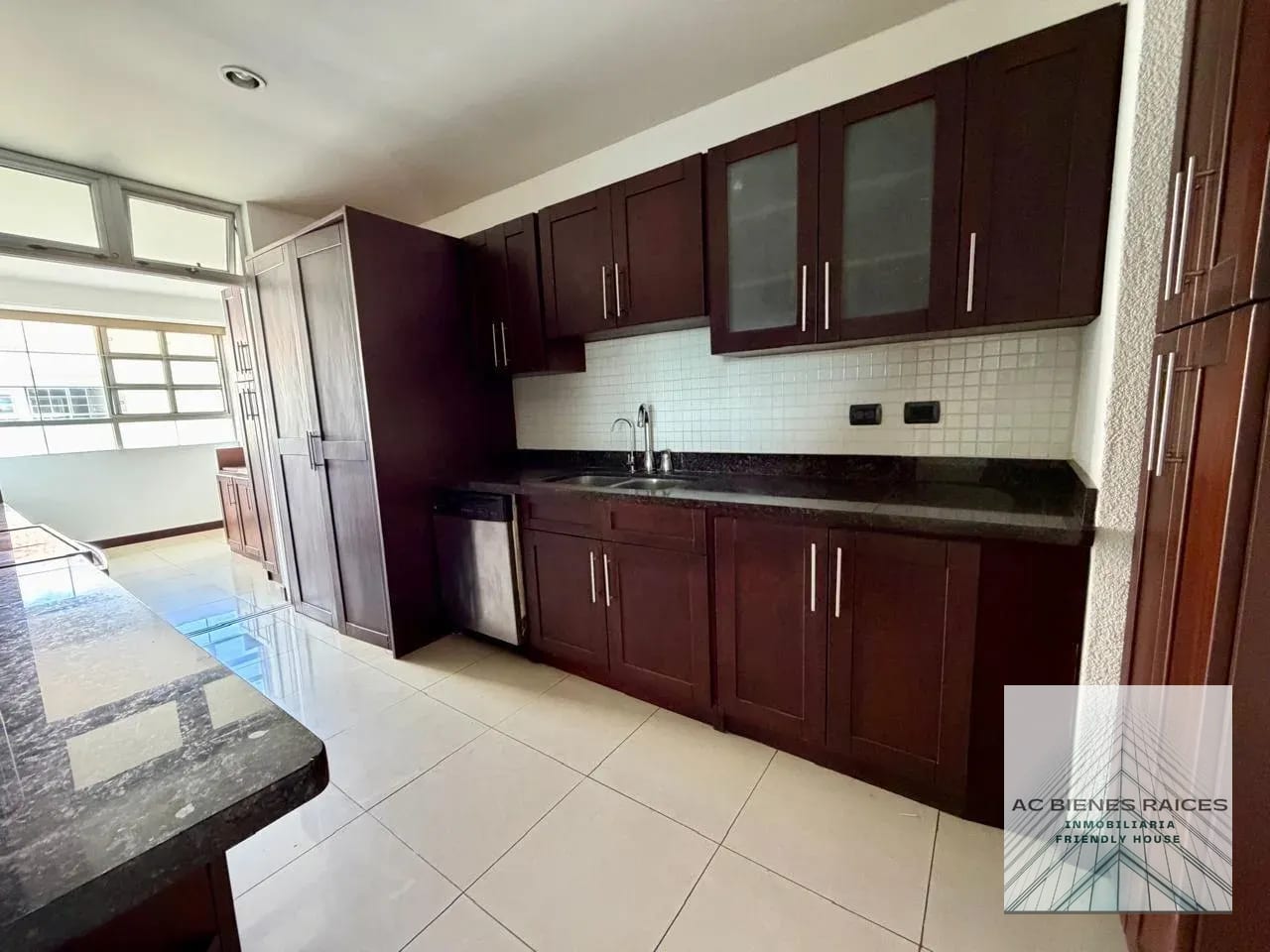 Villas de San Isidro zona 16 apto 3 habitaciones — Apartamento en Alquiler en Villas de San Isidro, Zona 16, Guatemala, Ciudad — foto 3 de 13