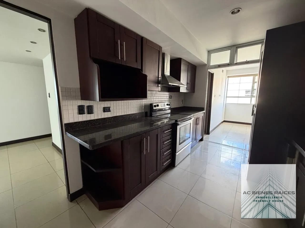 Villas de San Isidro zona 16 apto 3 habitaciones — Apartamento en Alquiler en Villas de San Isidro, Zona 16, Guatemala, Ciudad — foto 4 de 13