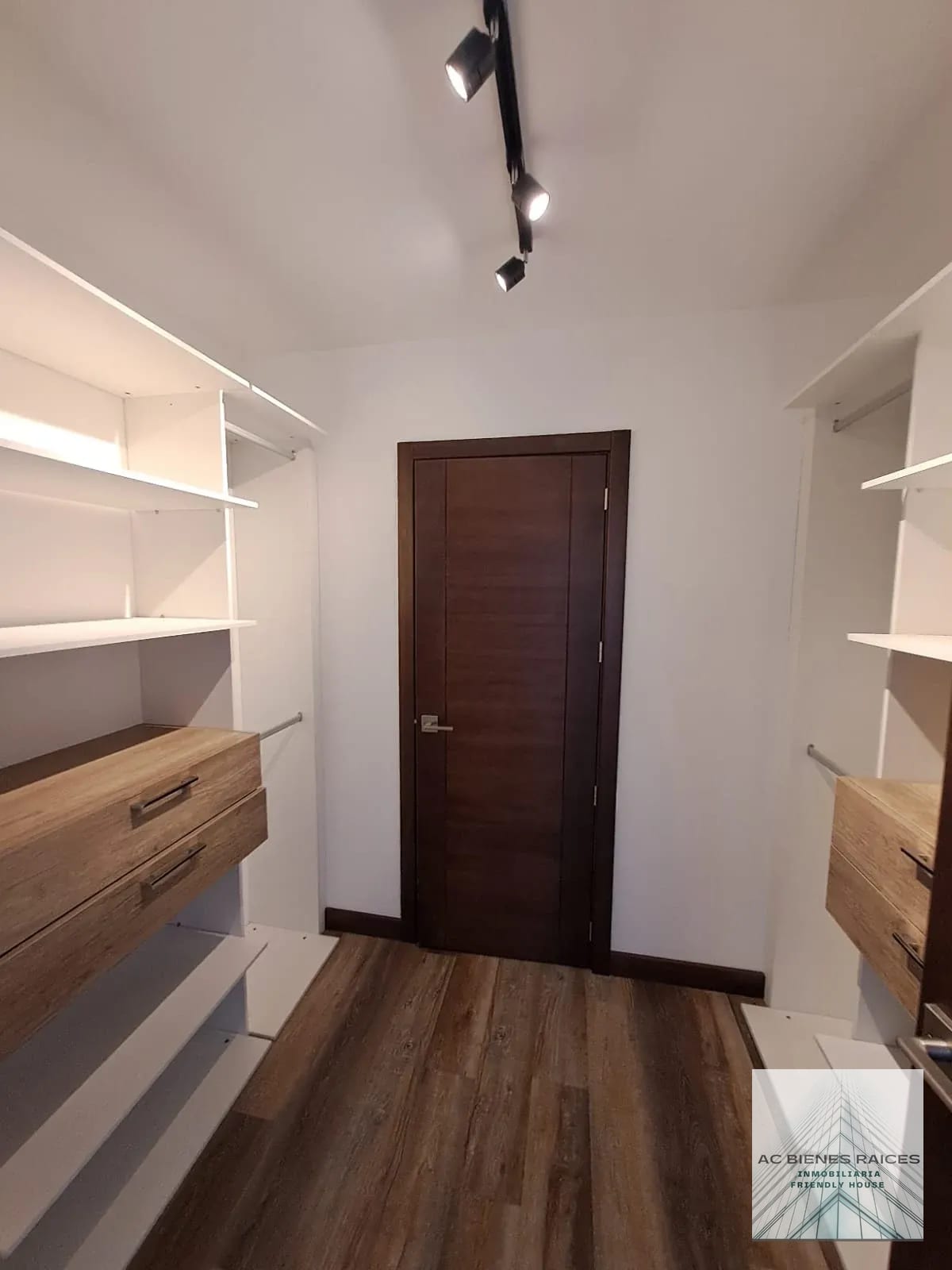 Apartamento de 3 hab en zona 10 — Apartamento en Alquiler en Zona 10, Guatemala, Ciudad — foto 11 de 17