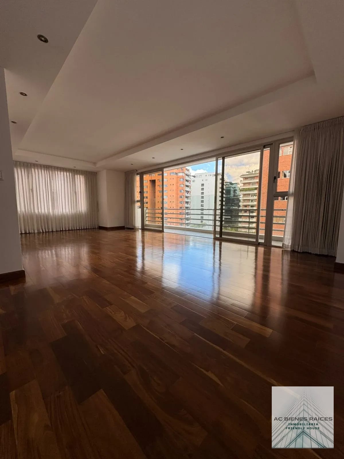 Hermoso apto en Aria zona 10 — Apartamento en Alquiler en Aria, Zona 10, Guatemala, Ciudad — foto 2 de 15