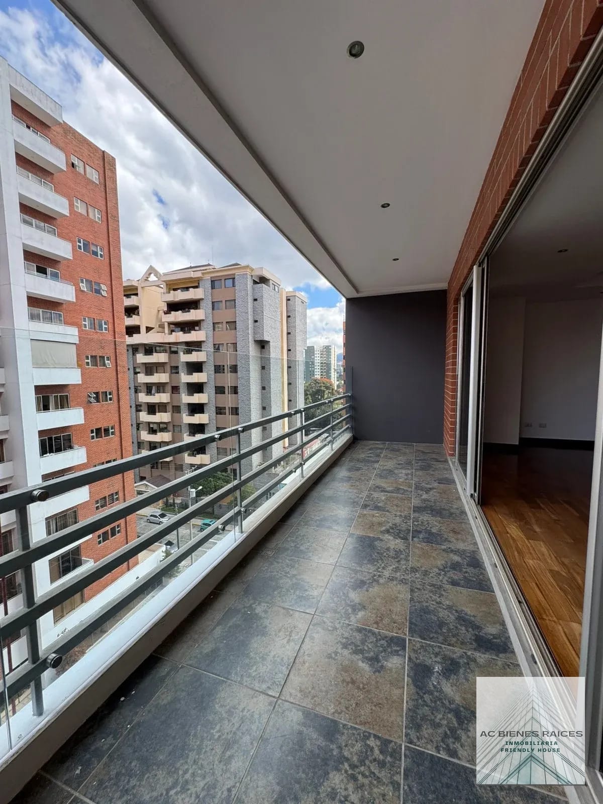 Hermoso apto en Aria zona 10 — Apartamento en Alquiler en Aria, Zona 10, Guatemala, Ciudad — foto 3 de 15