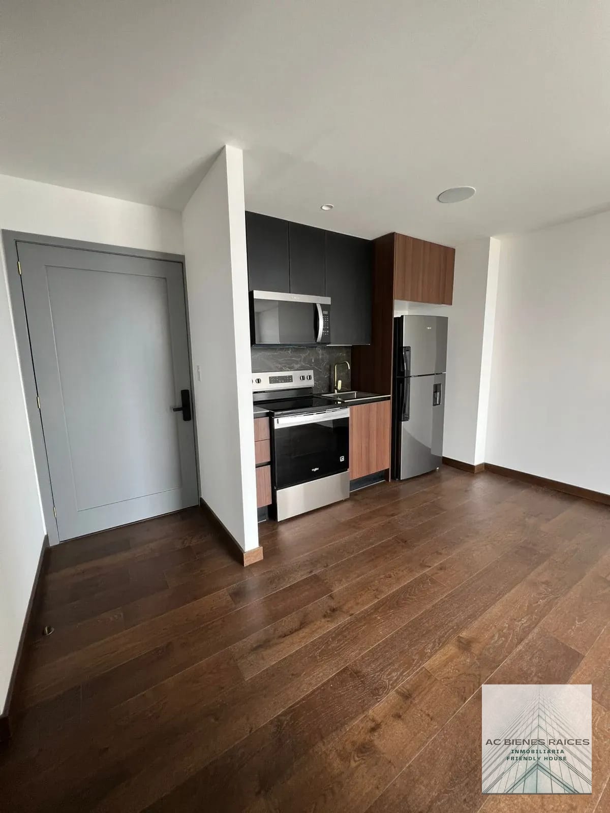 ATARAH renta 1 habitación — Apartamento en Alquiler en Atarah, Zona 10, Guatemala, Ciudad — foto 1 de 10